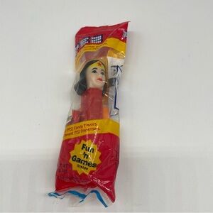 Vintage NOS Wonder Woman Pez Dispenser